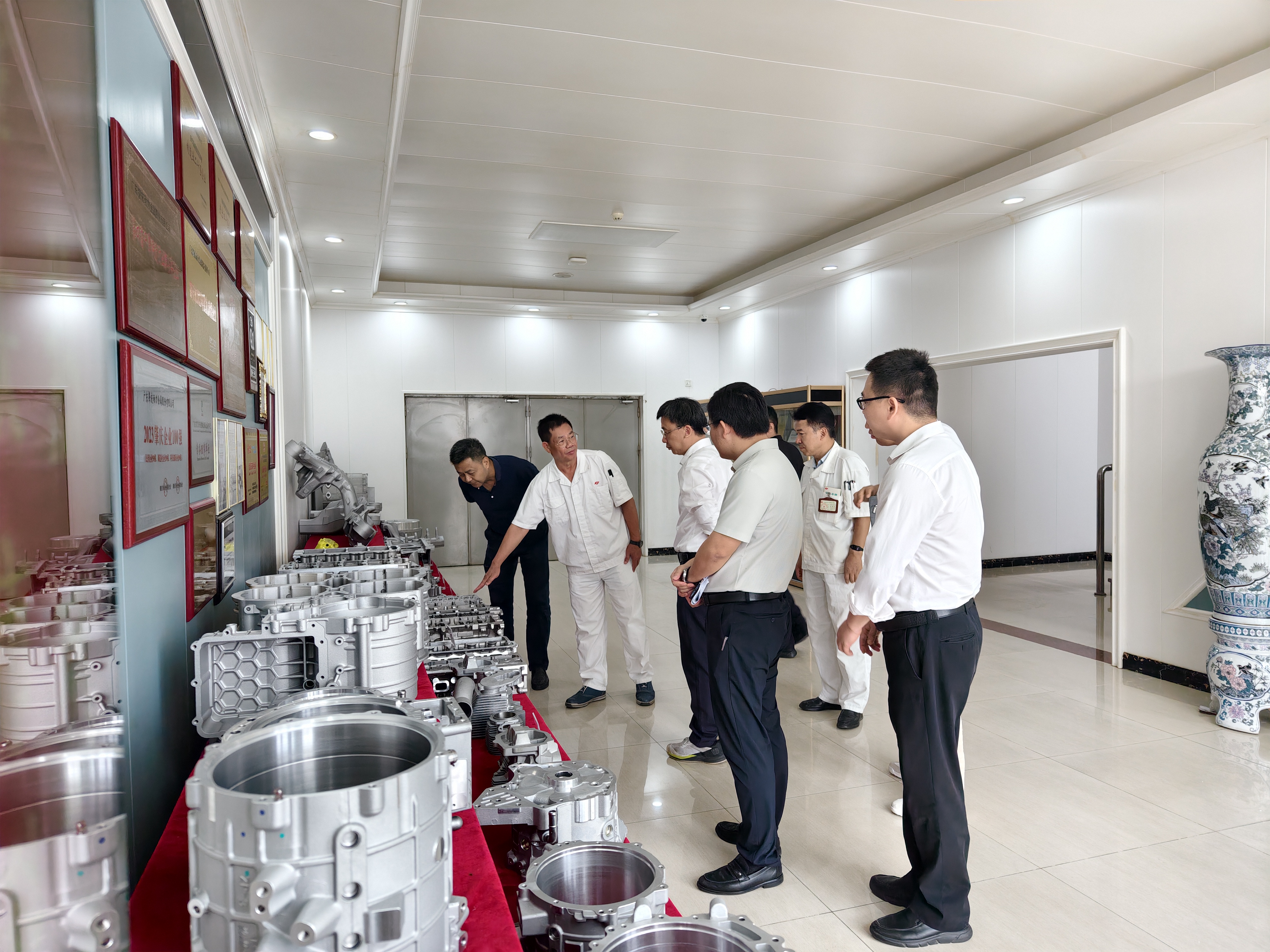 市科技局領(lǐng)導一行蒞臨肇慶動力開展掛點服務(wù)重點企業(yè)調(diào)研