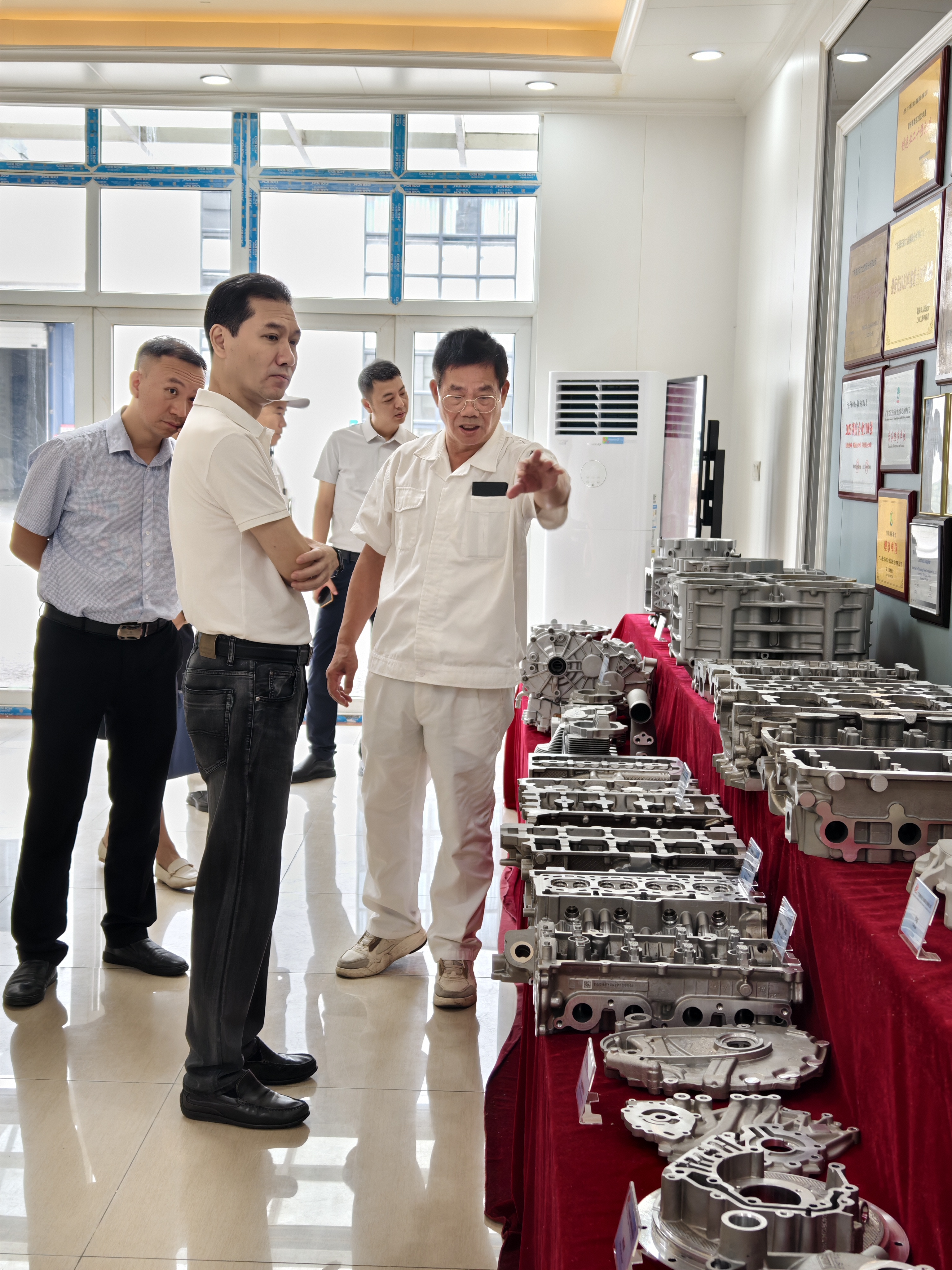 市政協(xié)領(lǐng)導一行蒞臨肇慶動力開展掛點服務(wù)重點企業(yè)調(diào)研